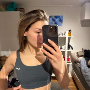 Sport bh iciw 🙏🏼 - Storlek s! Säljer även en i storlek m bland alla andra annonser. 🙏🏼 