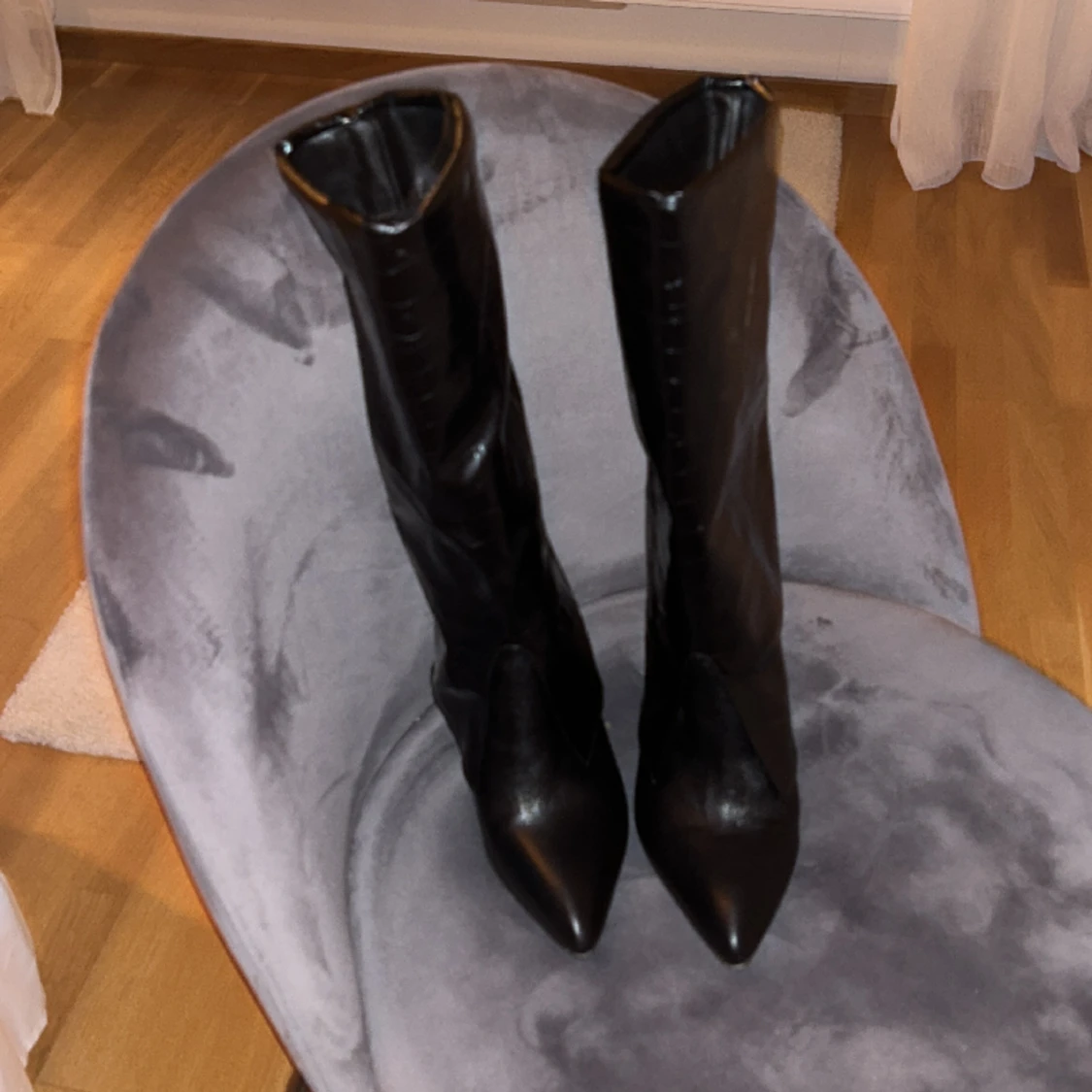 Svarta stövlar - 91