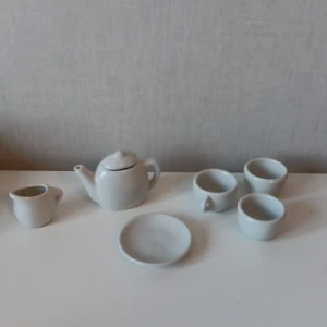 Små porslin - Koppar,fat och kannor.