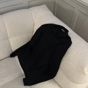 Super fin svart vanlig tröja 