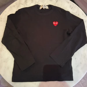 Tröja - Tröja från Comme des garcons. Bra skick, nästan aldrig använd! 