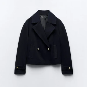 Kappa  - Mörkblå kapa från zara som är helt slutsåld. Den är endast testad så i nyskick. I storlek S💓