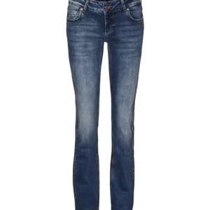 Lågmidjade jeans - Säljer mina jättesnygga lågmidjade jeans! Direkt pris 300 kr! Kan diskuteras💞 bara testade och skulle säga att dom är strl 25/30! Säljer pga används ej! Postar helst!💞 