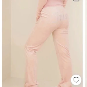 Juicy byxor  - Säljer nu mina ljus rosa juicy byxor. Prislapp finns kvar!!