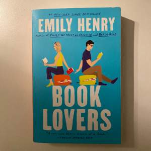 Säljer denna engelska bok skriven av Emily Henry, känd på booktok. Vid köp av flera böcker samfraktar jag!☺️