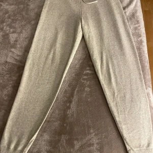 Gråa mjukisbyxor - Använda fåtalet gånger, normal storlek