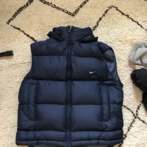 Retro Nike Vest  - Retro nike vest i storlek M. Använd fåtal gånger. Skriv gärna vid frågor och intresse.