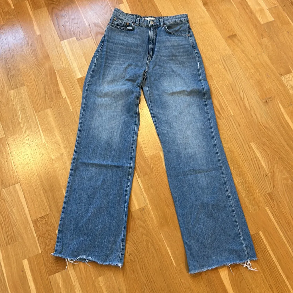 Snygga Jeans Stradivarius, 36, High waist, straight leg, fint skick. Jeans & Byxor.