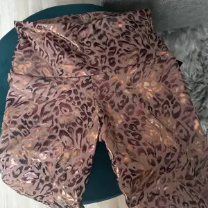 Helt nya biker shorts från Onzie! Leopard mönster ❤️