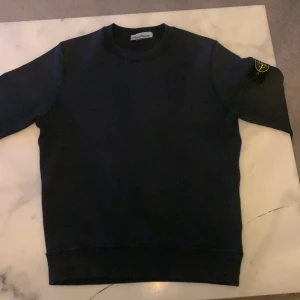Stone island crewneck  - Skick 8/10 Äkta stone island  Kvitto finns tyvär ej kvar  Dm för mer bilder 