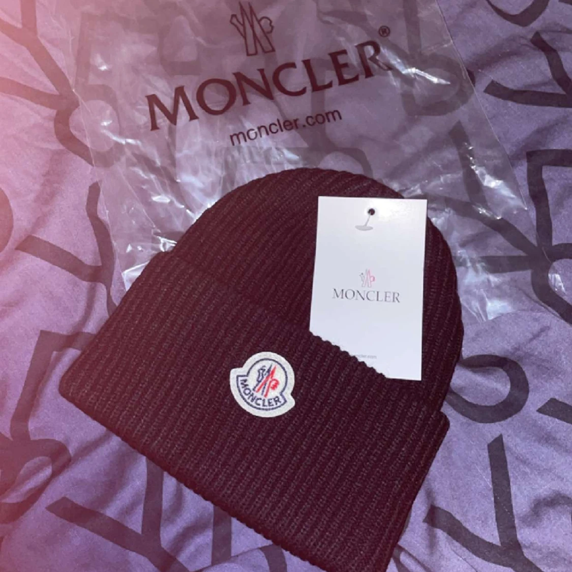 Svart Moncler mössa