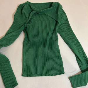 Grön tröja i storlek 38