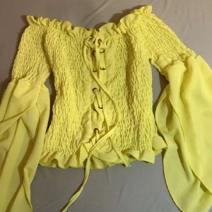 Sommar blus - Fick denna som present under sommaren tror den var från Zara i storlek 36-38