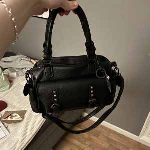 Väska  - Super fin och rymlig väska💕säljer då jag har många andra