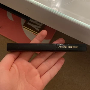 Lancome mascara  - Helt ny lancome mascara, säljs pågrund av att jag har en annan favorit mascara. Oanvänd och helt ny. Ger jätte fin volym och mörka fransar, rekommenderar starkt. 