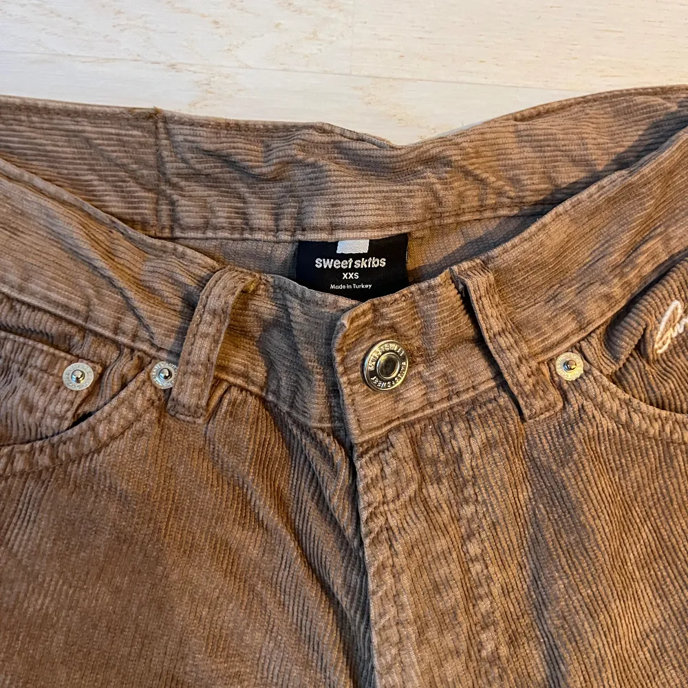 Ej använda jeans då dom ej funka i storlek, sick 10/10 köpt för ungefär 1500kr. Jeans & Byxor.