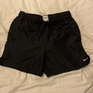 Badshorts  - Hej!  Säljer ett par badshorts som jag aldrig har använt. Stl S