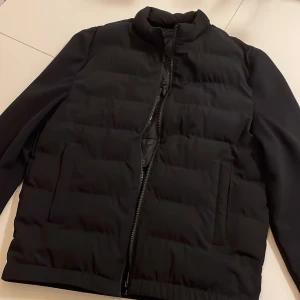 Zara cardigan - En snygg vår jacka från zara skick är 10/10 nästab aldrig använd