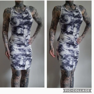 Ribbad klänning  - Ribbad klänning, superfin. Stretch. Scrunch på båda sidor.