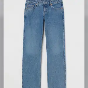 Jeans från weekday. Bra skick, low waist, köpta för 500kr💕