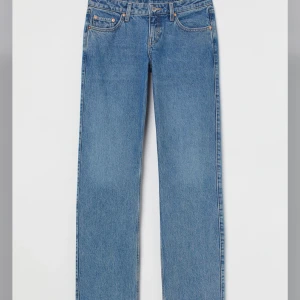 Lowwaist jeans  - Jeans från weekday. Bra skick, low waist, köpta för 500kr💕