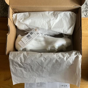 Adidas Crazyfast - Helt oanvända konstgräs/gräs skor. Använder inte adidas därför säljer jag.