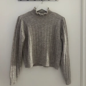 Stickad tröja  - Super fin stickad tröja! Nyskick