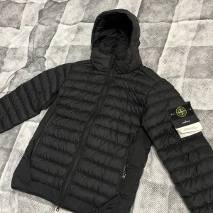 Stone Island Lightweight Jacka - Stone Island lightweight jacka i storlek S. Äldre modell som är helt i nyskick!