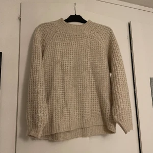 Stickad tröja  - Stickad tröja som ej kommer till användning. Mycket bra skick 