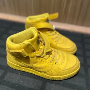 Yellow sneakers  Used-good Size 37
