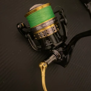 Fiskerulle - Nypris 1400 Det är en Abu garcia superior 2500s som är helt oanvänd med shimano x4 på spolad. Tänkte använda rullen men köpte aldrig spö till den så lika bra att sälja den. Köpte den för mindre än 3 månader sen. Pris kan diskuteras.