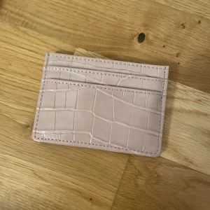 Lila plånbok - Lila plånbok💜 Skriv privat för fler bilder eller frågor!💜