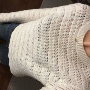 Stickad tröja  - Stickad /virkad tröja från Mango, köpt för 500kr ,bra skick💗