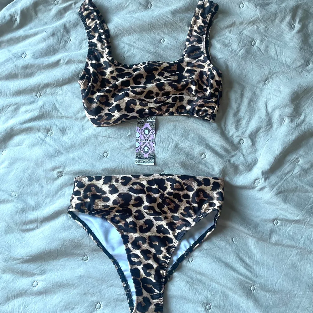 Såå snygg leopardmönstrad bikini som är helt oanvänd med lappar kvar!💝 passar xs/s. Använd gärna köp nu🐆. Övrigt.