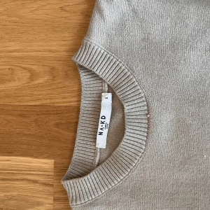 Croppad stickad tröja  - Varsamt använd 