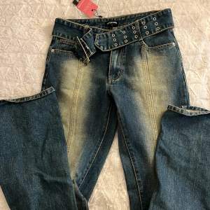 Ett par oanvända jeans från PTL som har lappen kvar 👍🏻 dom är jättesnygga men tyvärr för långa 🙄 bältet är en del av byxorna ❤️