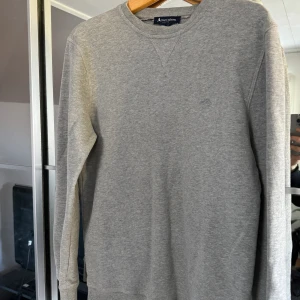 Aquascutum tröja  - Riktigt snygg Aquascutum tröja. Storlek S. Nypris 1399kr
