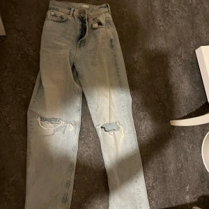 Gina tricot jeans - Säljs då de ej passar mig. Endast använda ett fåtal gånger. 