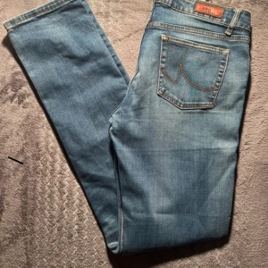 Low waist jeans - Säljer mina ltb jeans, bra skick men är lite för stora för mig💕