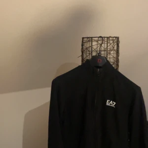 EA7 Armani Kofta - Ea7 Armani zip hoodie Perfekt skick
