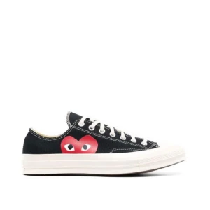 Converse x comme des garcons play - Säljer mina så coola converse. Nypris 1693kr. Väldigt bra skick, knappt använda. Kontakta för egna bilder💝