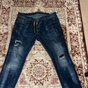 Möts upp bara i GÖTEBORG  - Den är äkta köpte den för 3000kr men säljer för 1000kr om de it går så kan priset diskuteras plus de storlek 50 och de går och att vara mötas i gbg