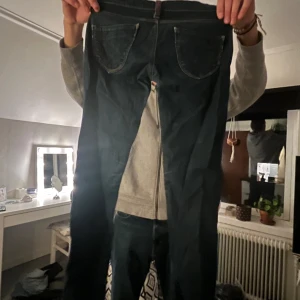 Replay jeans - Snygga replay jeans, raka i benen. Men sitter bootcut för de som har lite mindre vader❤️