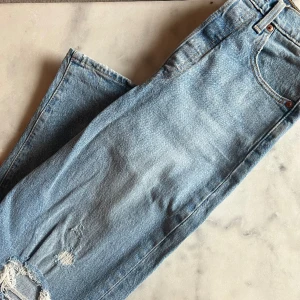 Levis Jeans Ribcage straight ankle - Sparsamt använda Levis jeans  Modell Ribcage straight ankle W25 längd 29 Köpta för 1199:-