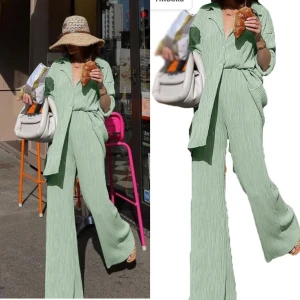 Plisserat klädset, 2-dels - Nytt plisserat klädset med byxa och skjorta i mintgrönt. Superskönt och mjukt. Produktbilden visar färgen bäst, lyckades inte fånga färgen på min egna bild. Stl M/38-40.