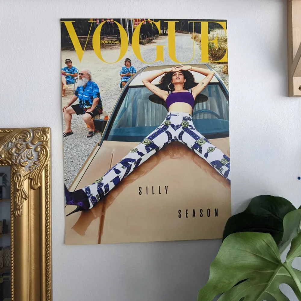 Vogue poster💋 30x40cm, ta en titt på min profil för fler posters, heminredning och vintage fynd☝️✨. Övrigt.