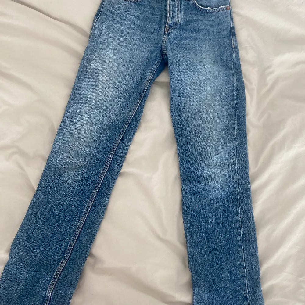  Säljer den här fina jeans från Sara köpte här på och Plick och de är väl omhändertagen . Jeans & Byxor.