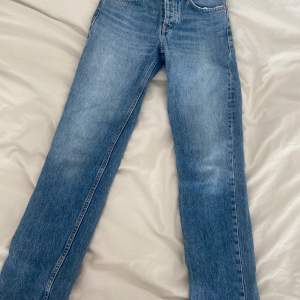  Säljer den här fina jeans från Sara köpte här på och Plick och de är väl omhändertagen 