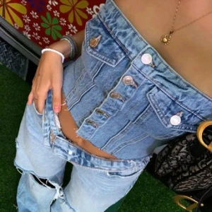 zara jeans korsett - Säljer min populära jeanstopp från zara som är slutsåld💓 Storlek M passar även S 💋