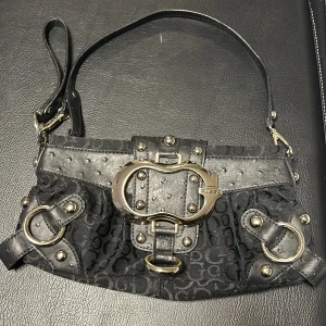 Väska - Riktig Vintage Guess väska 